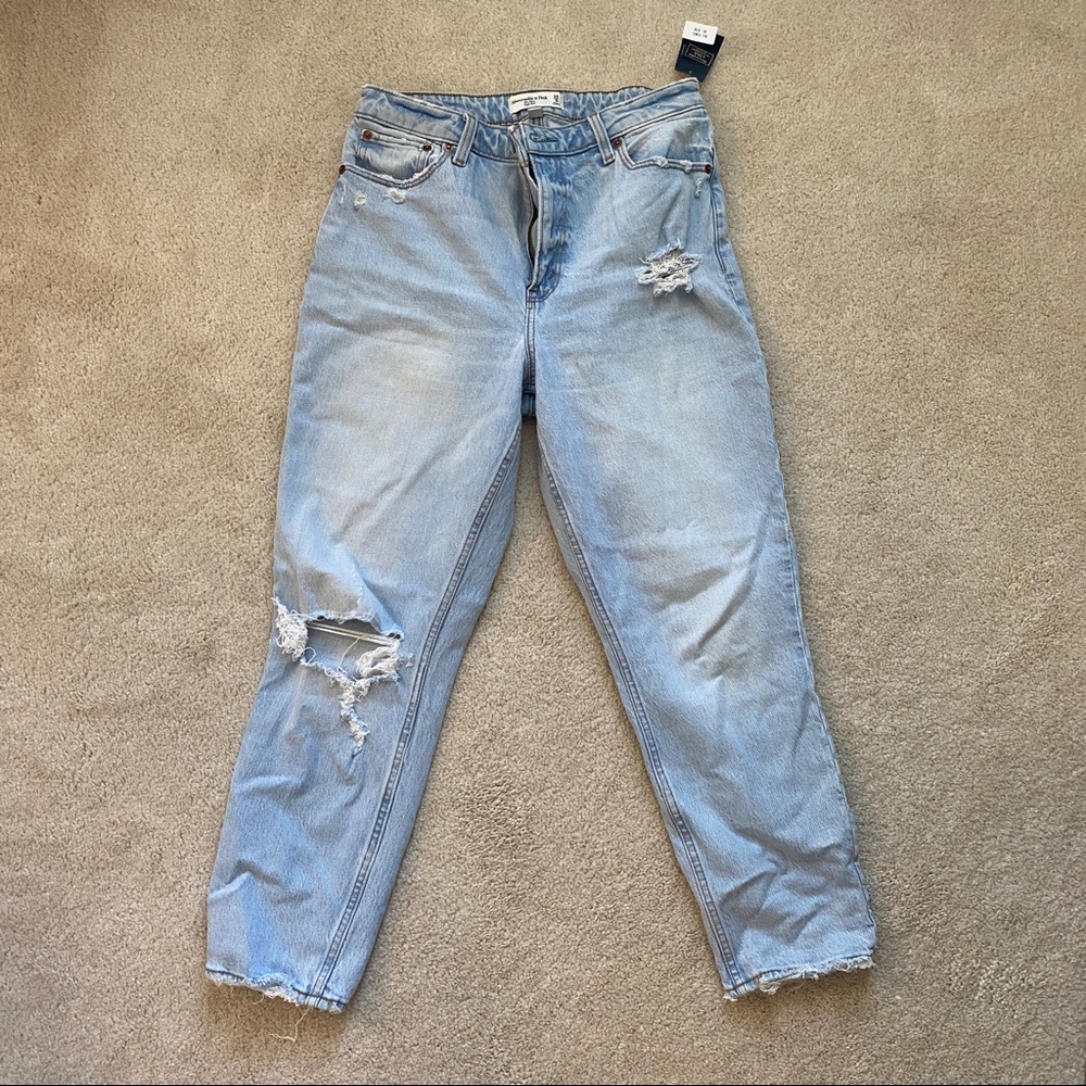 Abercrombie & Fitch NWT light wash straight jeans size 29